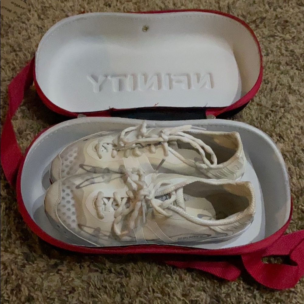 Nifnity cheer shoes